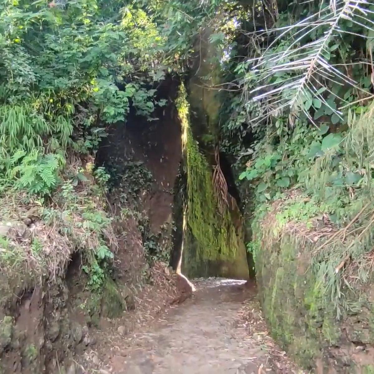 Melihat Terowongan yang Membelah Gunung di Naringgul Cianjur