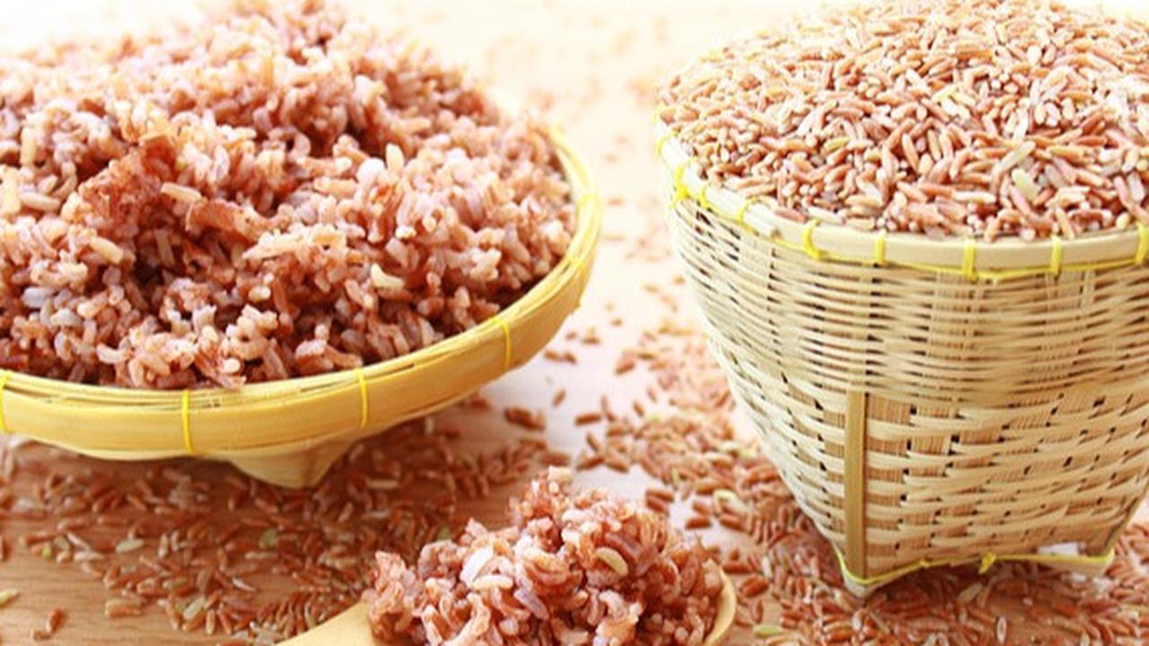 Apakah Nasi Merah Bikin Gemuk? Begini Penjelasan dari Sisi Medis & Ketahui Manfaatnya