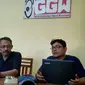 Wakil Koordinator ICW Agus Sunaryanto bersama Koordinator GGW Garut Agus Gandhi saat memberikan penjelasan kepada sejumlah media di Garut (Liputan6.com/Jayadi Supriadin)