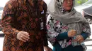 Kasi Dinkes Bengkulu Selatan Wati saat tiba di Gedung KPK, Jakarta, Rabu (16/5). KPK mengamankan uang Rp 100 juta dalam OTT di rumah pribadi Bupati Bengkulu Selatan Dirwan Mahmud. (Merdeka.com/Dwi Narwoko)