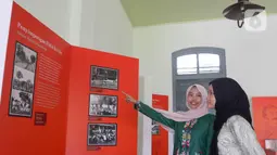 Pengunjung melihat koleksi di Museum Kebangkitan Nasional, Jakarta, Selasa (20/5/2025). (Liputan6.com/Herman Zakharia)