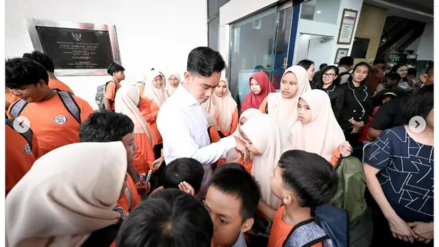 Hari Anak Sedunia, Gibran Ajak Anak Panti Asuhan ke Toko Buku untuk Bangun Budaya Literasi