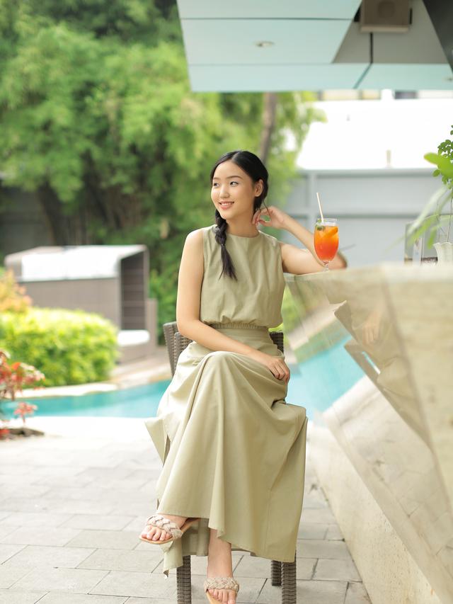 wanita agustus tampak berkelas