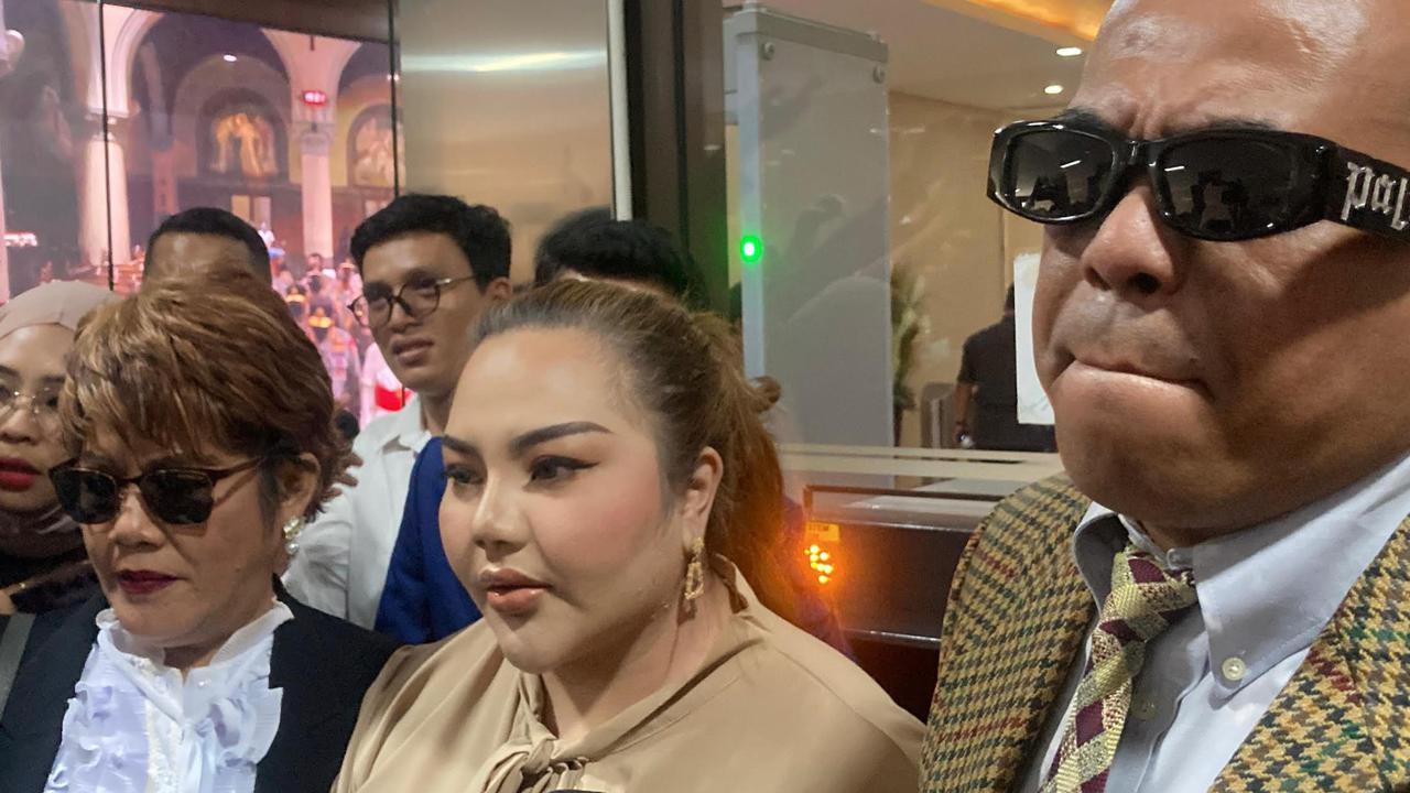 Lisa Mariana Tiba di Bareskrim Bawa Anaknya Bersiap Jalani Tes DNA