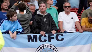 2 Putranya Ikut Usik Suporter MU di Old Trafford, Noel Gallagher Malah Bangga Banget