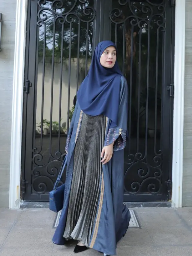 Gaya Artis Wanita Kenakan Gamis saat Rayakan Idul Adha 2025