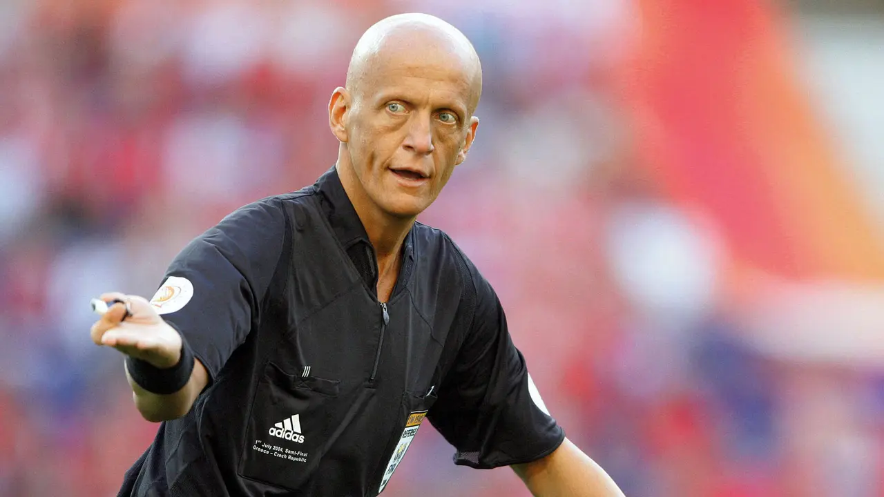 Foto: Menilik Kembali Kiprah Pierluigi Collina, Pengadil Lapangan Legendaris yang Akan Diboyong PSSI untuk Membenahi Perwasitan Indonesia