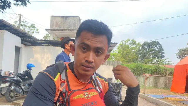 Vicky Meidy Priana, anggota Basarnas Banten yang kini terlibat dalam pencarian lima jurnalis dan tiga orang lainnya yang hilang kontak sejak Senin, 7 September 2026. (Liputan6/Rifqy Alief)
