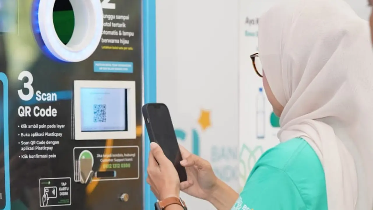 Mesin pengolah botol plastik yang ada di gelaran BSI International Expo 2024. (Dok Bank Syariah Indonesia)