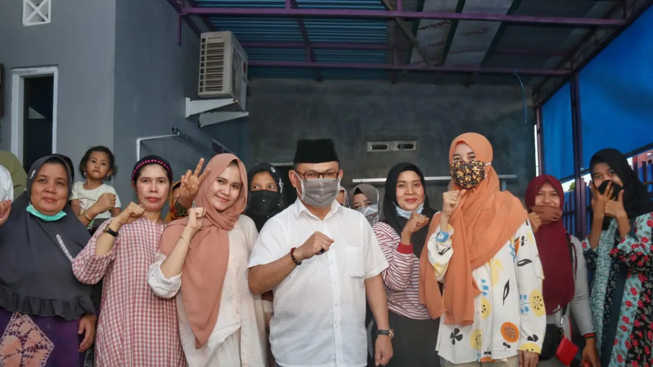 Ibu-Ibu Sampit Dukung Ben-Ujang