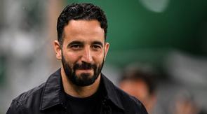 Pelatih Sporting, Ruben Amorim, terlihat dalam pertandingan Liga Portugal antara Sporting CP dan SL Benfica di stadion Jose Alvalade di Lisbon pada 6 April 2024. Amorim pada 1 November 2024, ditunjuk sebagai manajer baru Manchester United, menggantikan Erik ten Hag yang dipecat. (ATRICIA DE MELO MOREIRA/AFP)