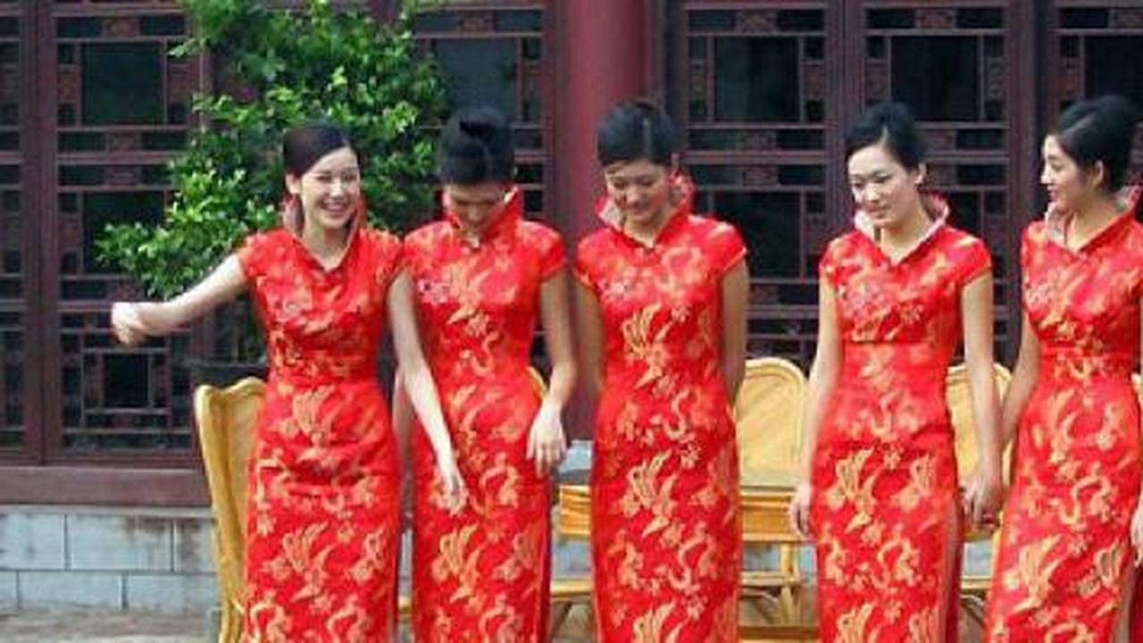 Malaysia larang artis berpakaian tradisional China 