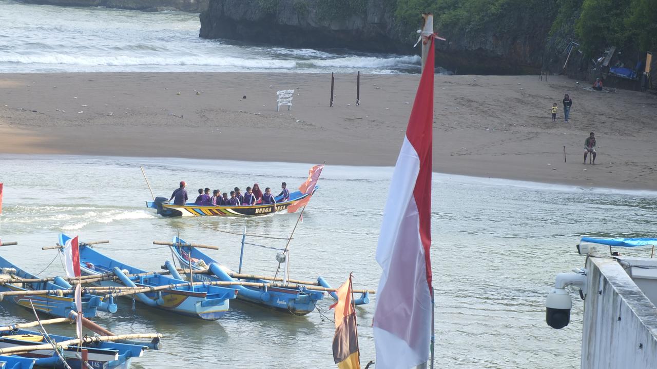 Wisatawan Pantai Baron Gunungkidul