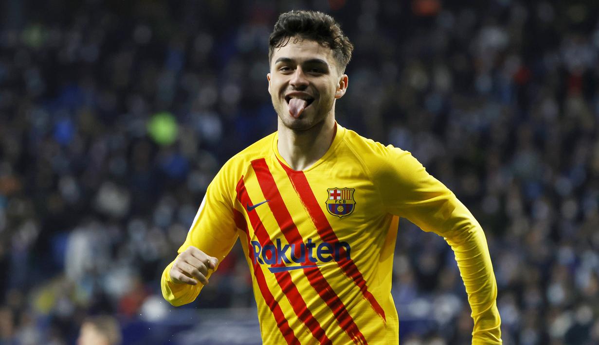 Barcelona sebenarnya sempat unggul terlebih dahulu lewat gol Pedri pada menit kedua. Namun Espanyol mampu menyamakan kedudukan lima menit sebelum babak pertama berakhir lewat sepakan Sergi Darder. (AP/Joan Monfort)