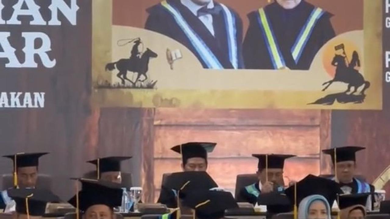 Istrinya Meninggal Sebelum Dikukuhkan, Ini Momen Haru Pengukuhan Guru Besar Pasangan Suami Istri di UMM