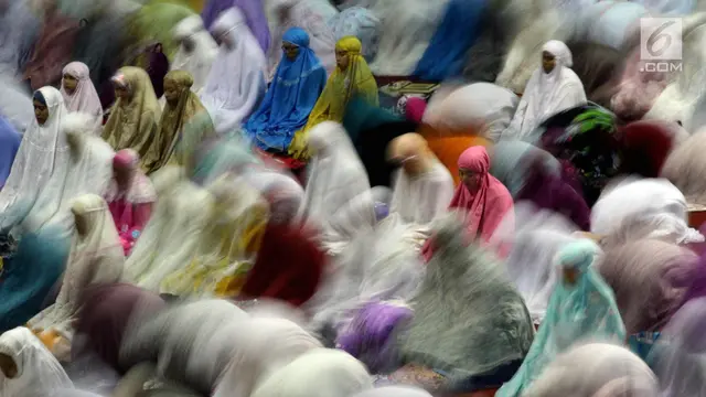 Tarawih Pertama, Umat Muslim Penuhi Masjid Istiqlal