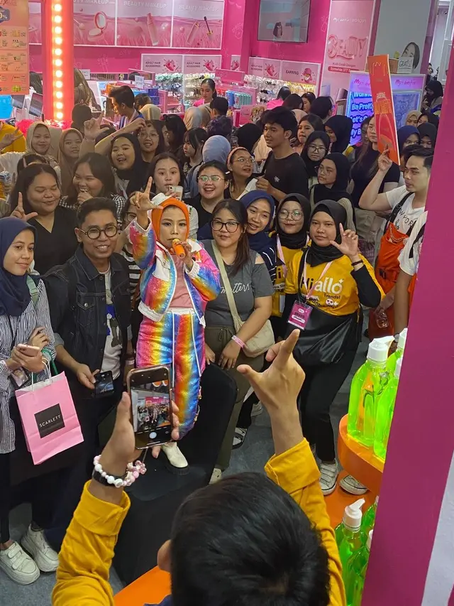 Revina VT dan kawan-kawan (Istimewa)