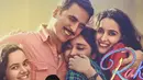 Aktor Bollywood Akshay Kumar berpose saat acara promosi film terbarunya 'Raksha Bandhan' di Kolkata (8/8/2022). Akshay mengatakan bahwa Raksha Bandhan adalah drama komedi yang ditulis bersama oleh Himanshu Sharma dan Kanika Dhillon. (AFP/Dibyangshu Sarkar)