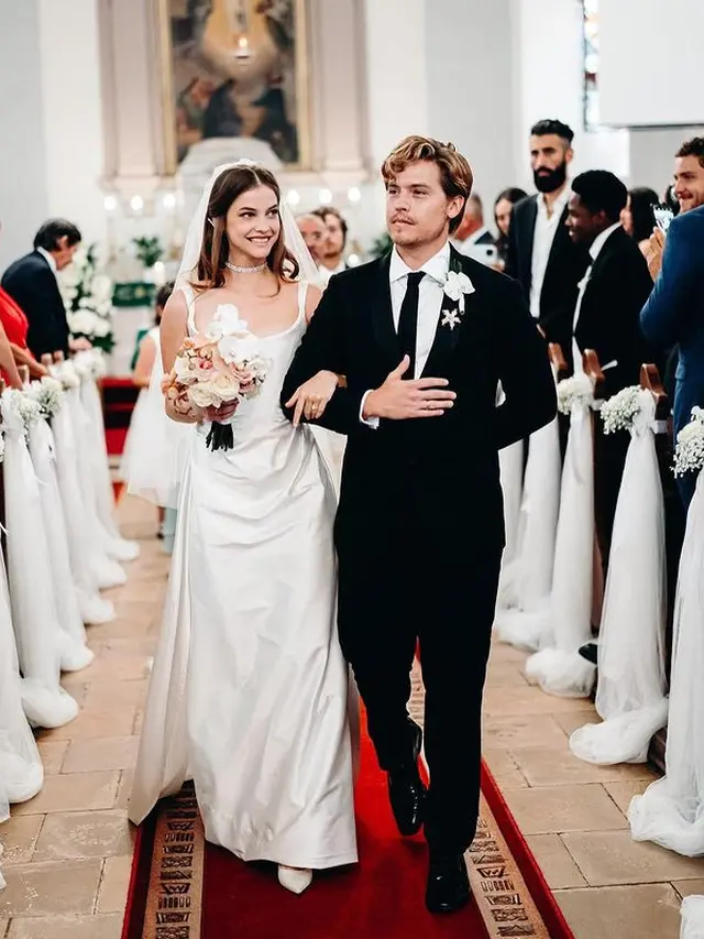 Potret Dylan Sprouse dan Barbara Palvin saat Menikah di Hungaria