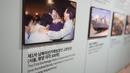 <p>Foto reuni keluarga Korea Selatan dan Korea Utara dipajang di ruang pameran observatorium unifikasi di Paju, Korea Selatan, Kamis (8/9/2022). Pemerintah baru Korea Selatan pada Kamis mengusulkan agenda reuni keluarga dengan Korea Utara bagi mereka yang selama ini terpisah dengan keluarganya akibat perang. (AP Photo/Lee Jin-man)</p>