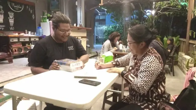 tukar buku dengan kopi