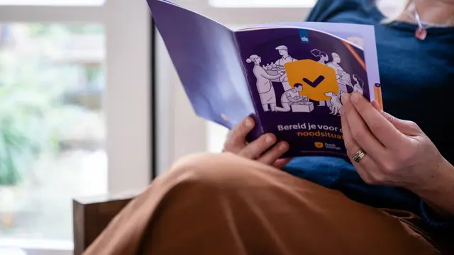 Isi Buku Panduan Bertahan Hidup Pemerintah Belanda