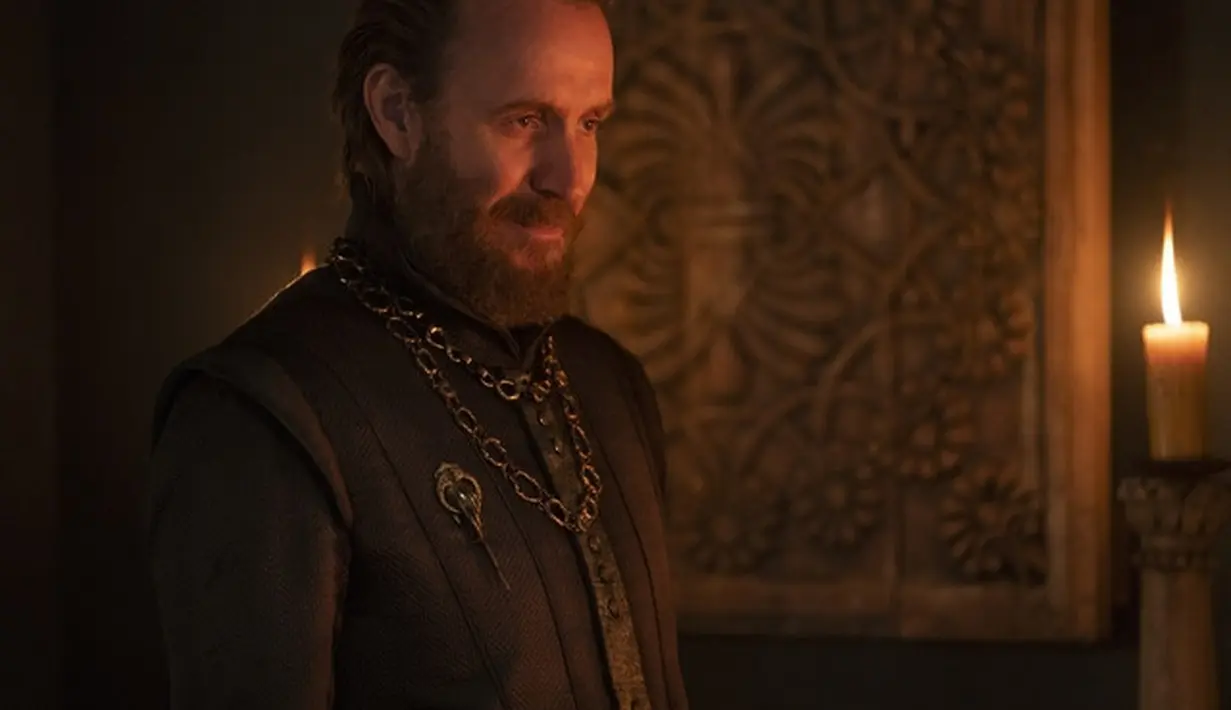 Rhys Ifans sebagai Otto Hightower dalam House of the Dragon. (Foto: Ollie Upton / HBO)