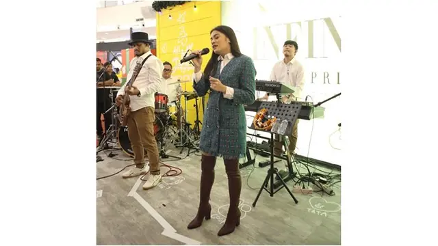 Cantika juga sudah merilis lagu solo perdana bertajuk Start Over pada Oktober lalu.
