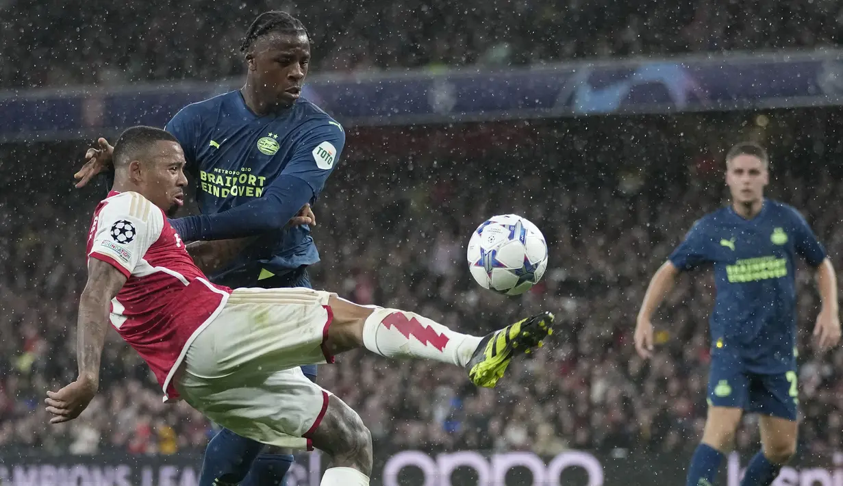 Hanya semusim membela Southampton pada 2022/2023, Armel Bella-Kotchap yang didatangkan dari VfL Bochum dengan nilai transfer 11 juta euro akhirnya hengkang setelah The Saints terdegradasi ke Championship pada akhir musim. Southampton pun meminjamkannya selama semusim pada 2023/2024 ke PSV Eindhoven sebagai salah satu wakil Belanda di Liga Champions. (AP Photo/Kin Cheung)
