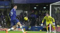 Kai Havertz dari Chelsea mengontrol bola selama pertandingan sepak bola Liga Premier Inggris antara Chelsea dan Bournemouth di Stadion Stamford Bridge di London, Selasa, 27 Desember 2022. (AP Photo/Kin Cheung)