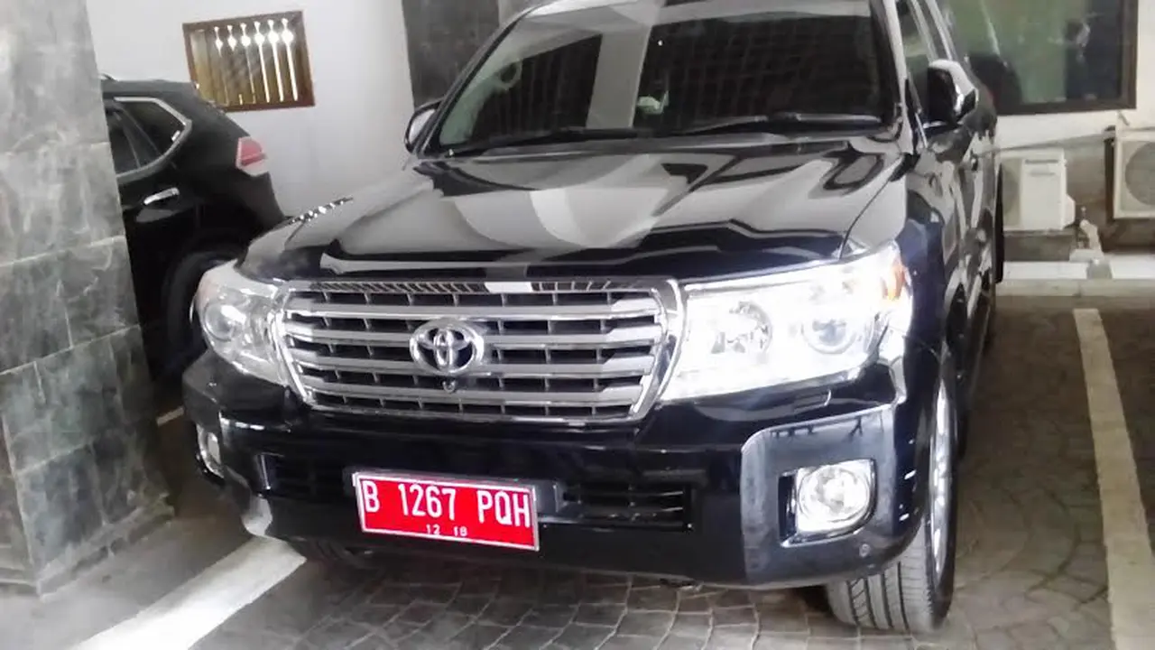 Mobil dinas Gubernur DKI Jakarta Basuki Tjahaja Purnama