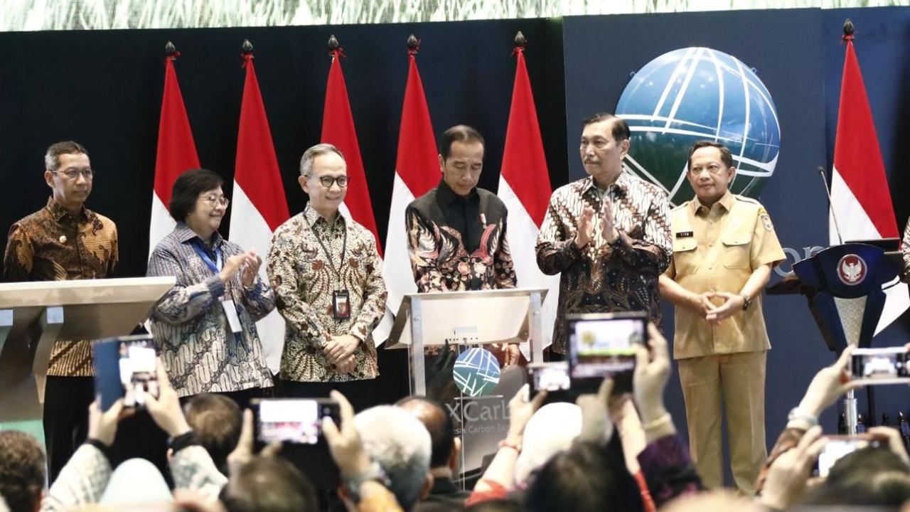 Bursa karbon Indonesia yang diluncurkan hari ini memiliki potensi 13 ton CO2 kredit karbon dengan nilai kredit karbon melebihi Rp3.000 triliun.