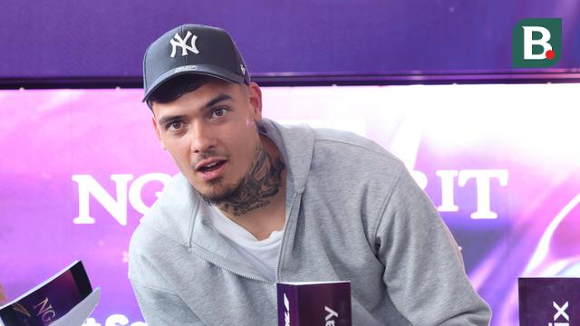 Foto: Buka-bukaan Shayne Pattynama di FC Mobile Ngabuburit, Cerita Tentang Ramadan, Makanan Hingga Liga Indonesia