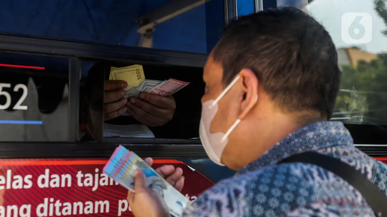 Antusiasme Warga Menukarkan Uang Rupiah Kertas Baru