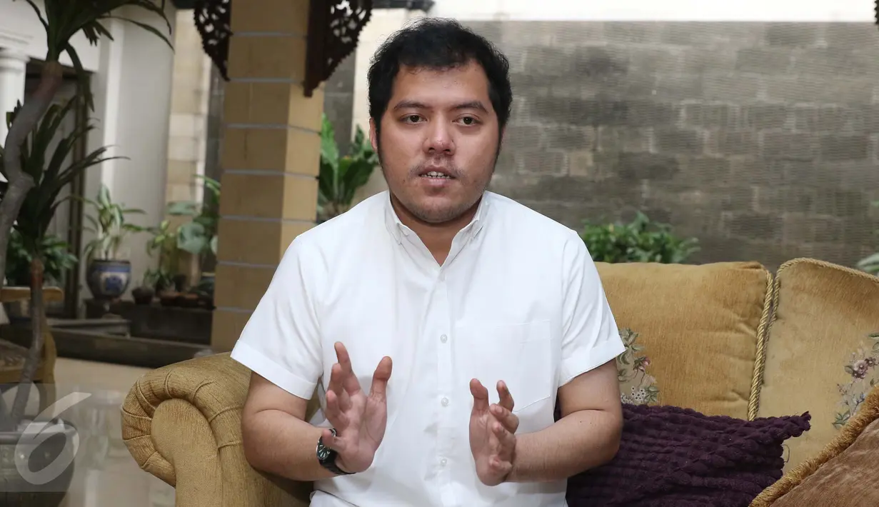 Amrullah Amri Tuasikal saat ditemui di rumahnya, Cilandak, Jakarta, (6/8). Amri mengatakan " Kalau dulu perilaku saya menyinggung perasaan Cita, saya tidak ada maksud apa-apa, saya minta dibukakan pintu maaf oleh Cita ya". (Liputan6.com/Herman Zakharia)