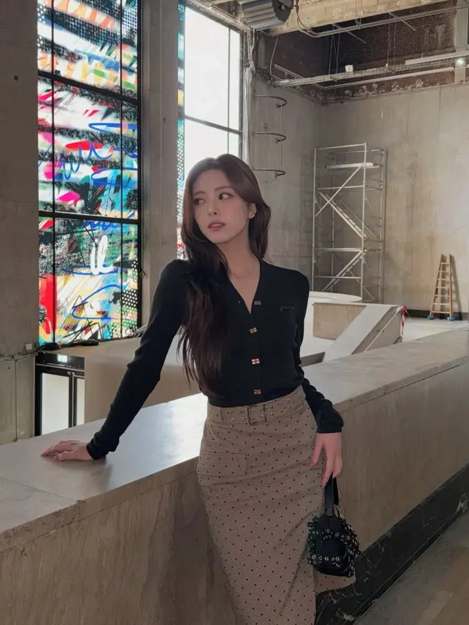 Inspirasi Outfit Hangout Kasual Yuna ITZY (Instagram/@igotyuandme)