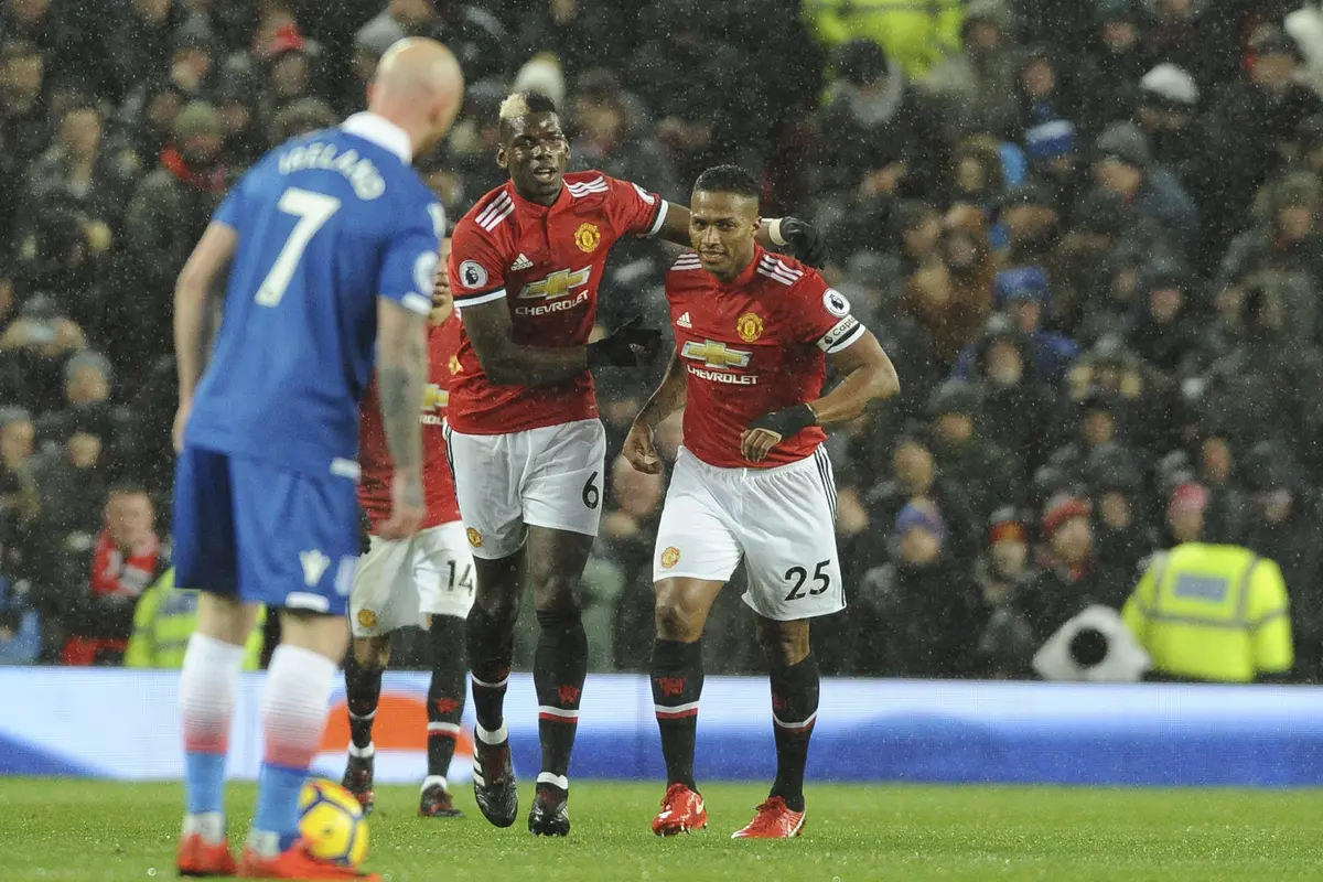 Manchester United Pangkas Jarak dengan Manchester City