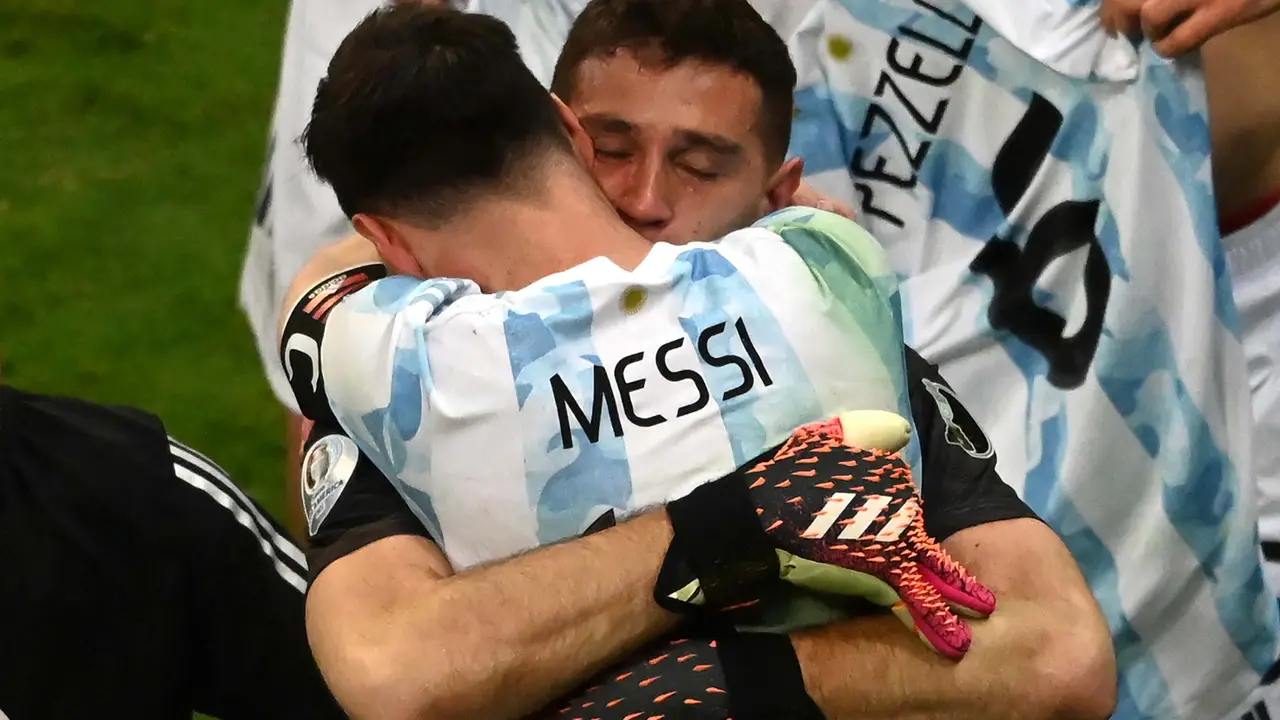 Foto Copa America: Aksi Garang Emiliano Martinez yang dapat Pujian dari Lionel Messi Bersama Argentina di Copa America 2021