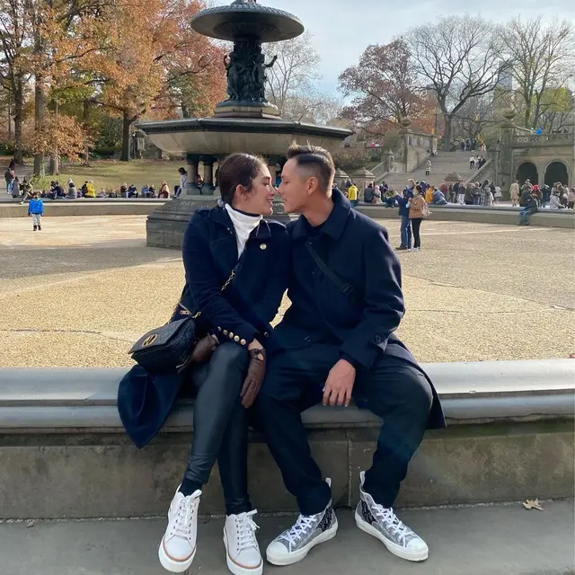 Tanpa Anak-Anak, Ini 6 Momen Ussy Sulistiawaty dan Andhika Pratama Liburan di Amerika