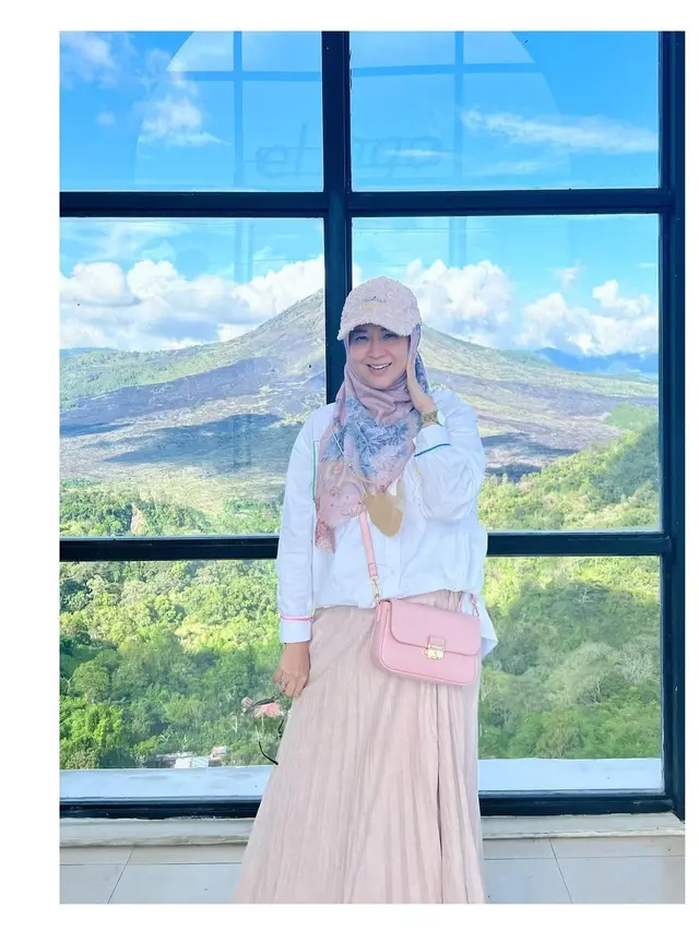 [Fimela] Penampilan awet muda Okie Agustina