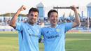 Pemain Persela Lamongan, Lee Yu-jun (kanan), dan Silvio Escobar melakukan selebrasi setelah timnya memenangkan pertandingan melawan Persijap Jepara dalam Pegadaian Liga 2 2023/2024 yang berlangsung di Stadion Surajaya, Lamongan, Minggu (10/9/2023) sore WIB. (Bola.com/Abdul Aziz)