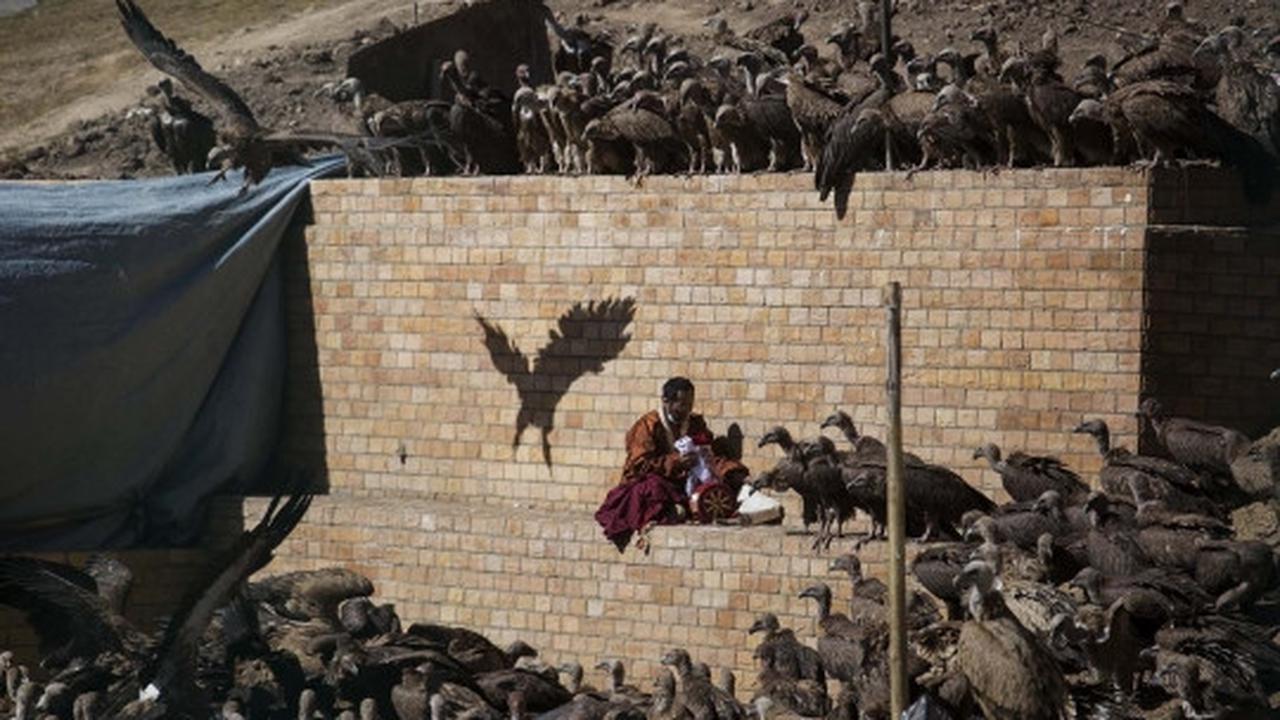Menengok tradisi pemakaman langit masyarakat Tibet yang mengerikan