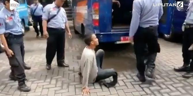 VIDEO: Detik-Detik Pengemis Kaki Buntung Gadungan Ditangkap