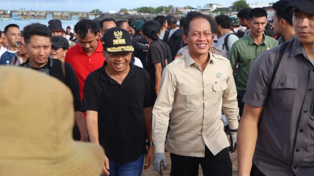 Gubernur Koster Minta Pemkab Badung Bentuk Satgas Sampah dan Jaga Pantai Setiap Hari