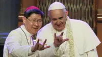 Kardinal Luis Antonio Tagle disebut-sebut sebagai calon kuat pengganti Paus Fransiskus.Jika demikian, maka ia merupakan Paus pertama dari Asia. (AP/Wally Santana)