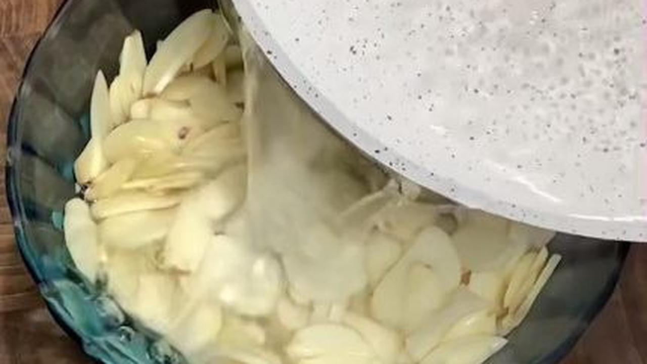 Rendam Bawang Putih di Air Panas