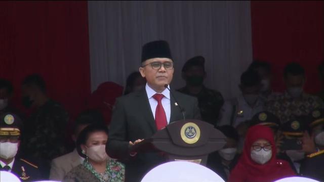 Menteri Pendayagunaan Aparatur Negara dan Reformasi Birokrasi (PAN-RB) Abdullah Azwar Anas dalam Upacara Pelantikan Terpadu Perwira Transportasi Kementerian Perhubungan, di Kawasan Monas, Selasa (25/19/2022).