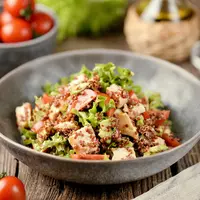 Resep Salad Quinoa Protein Tinggi yang Cocok untuk Gaya Hidup Sehat./Copyright depositphotos.com/chudo2307