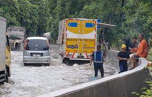 Ruas Tol Sedyatmo banjir imbas tingginya curah hujan sejak Minggu, 11 Januari 2026 di kawasan Jabodetabek. (Dok. Jasa Marga)
