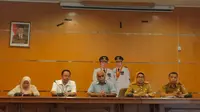 Kepala Dinkes Sumsel, RSMH Palembang, BBLK Palembang dan KKP Palembang menggelar Konferensi Pers terkait pasien yang diduga terjangkit Virus Corona (Liputan6.com / Nefri Inge)